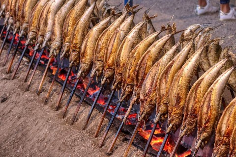 Per le grigliate estive non può mancare lo  steckerlfisch, il pesce allo spiedo